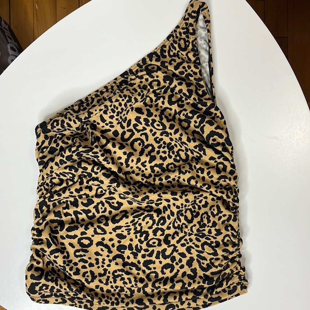 One shoulder cheetah top - Urban Outfitters